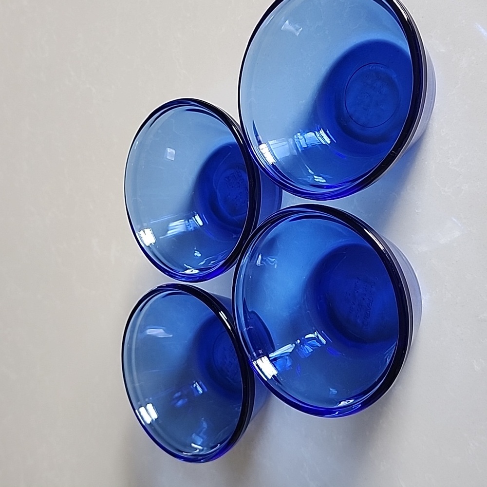 4 custard cups
